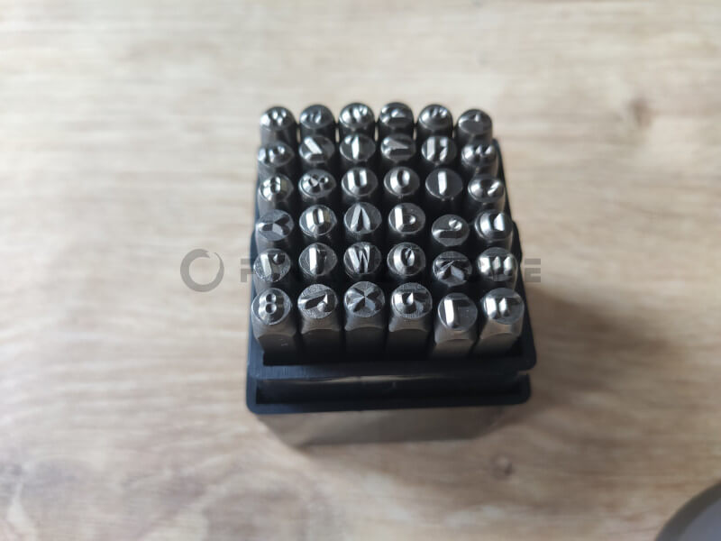 seedor-safe-buchstaben-stanzen